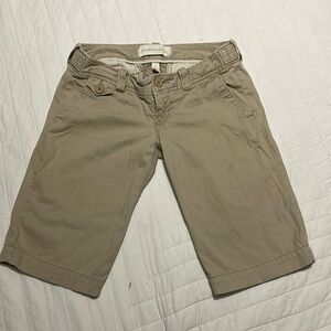 Abercrombie & Fitch size 00 women’s Bermuda shorts.